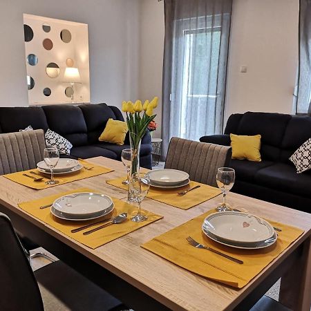 Eugenia Apartment Pula Bagian luar foto