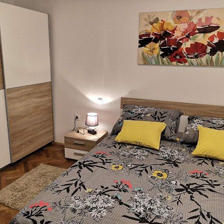 Eugenia Apartment Pula Bagian luar foto
