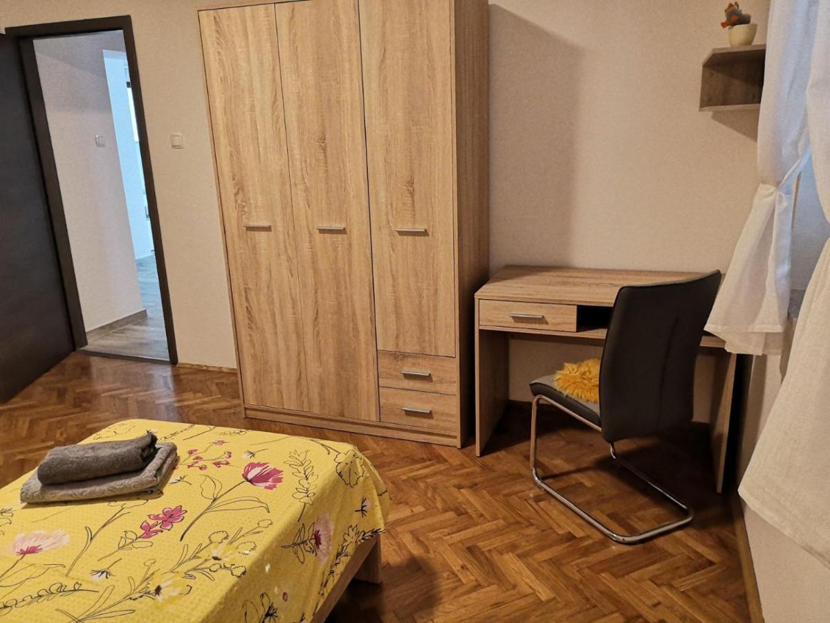 Eugenia Apartment Pula Bagian luar foto