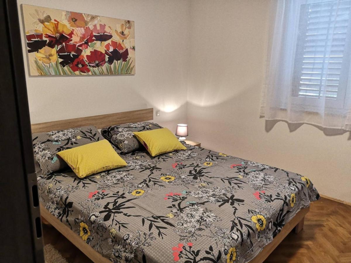 Eugenia Apartment Pula Bagian luar foto