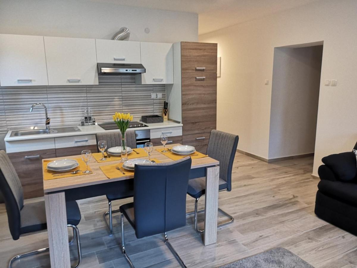 Eugenia Apartment Pula Bagian luar foto