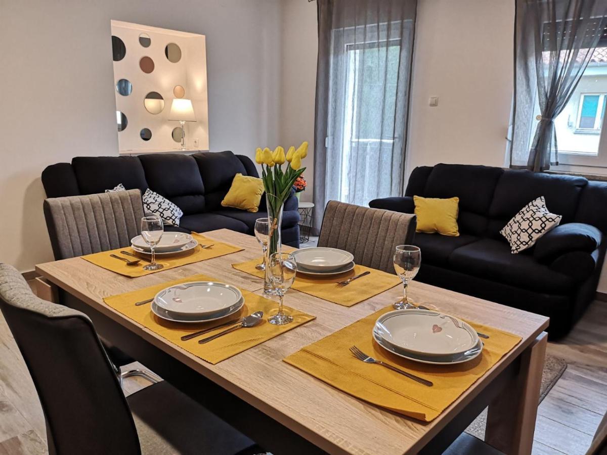 Eugenia Apartment Pula Bagian luar foto