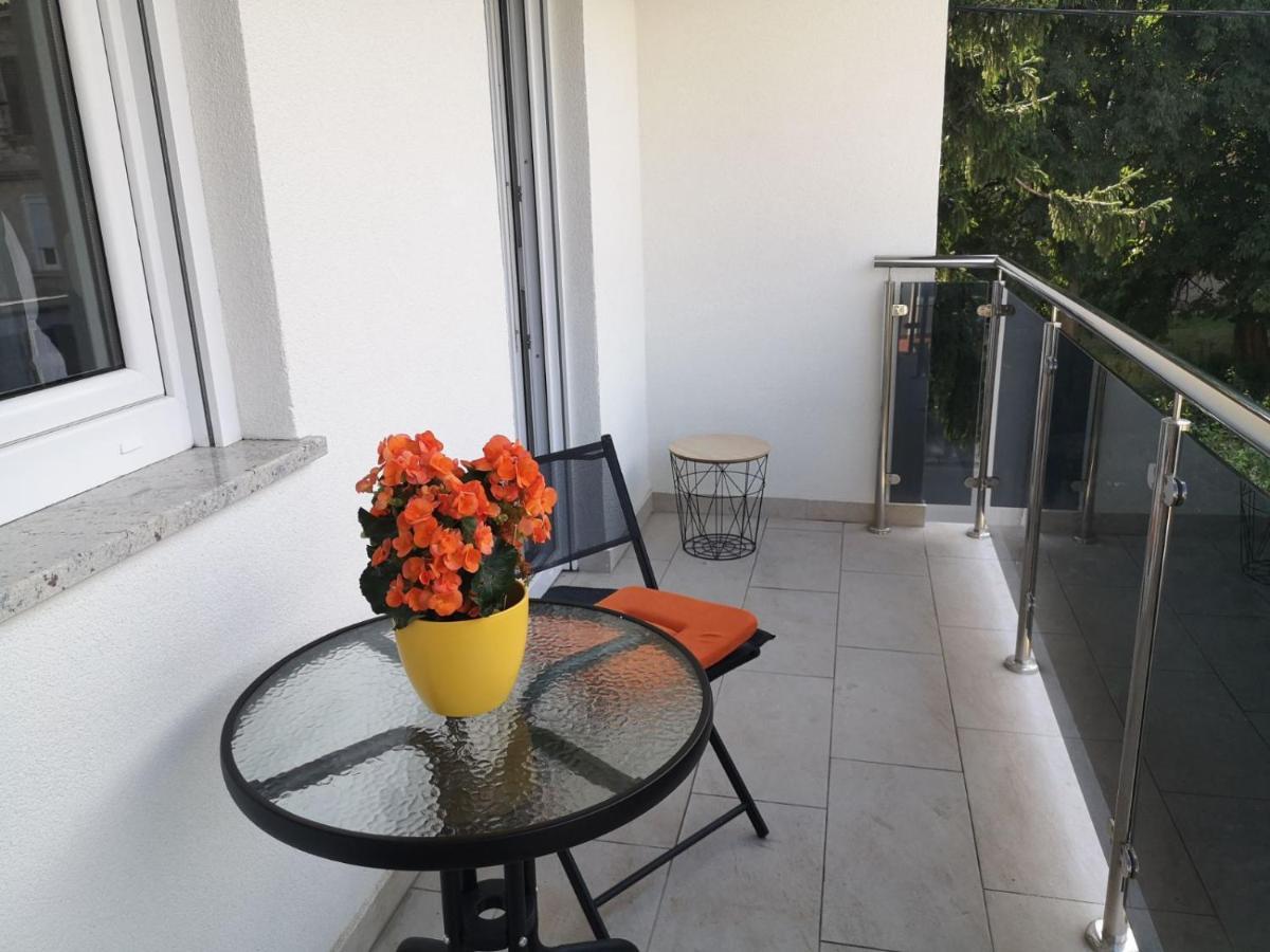 Eugenia Apartment Pula Bagian luar foto