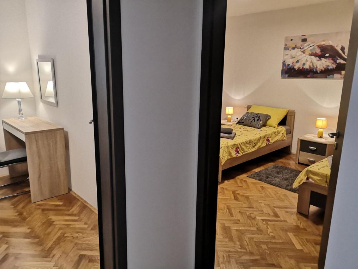 Eugenia Apartment Pula Bagian luar foto
