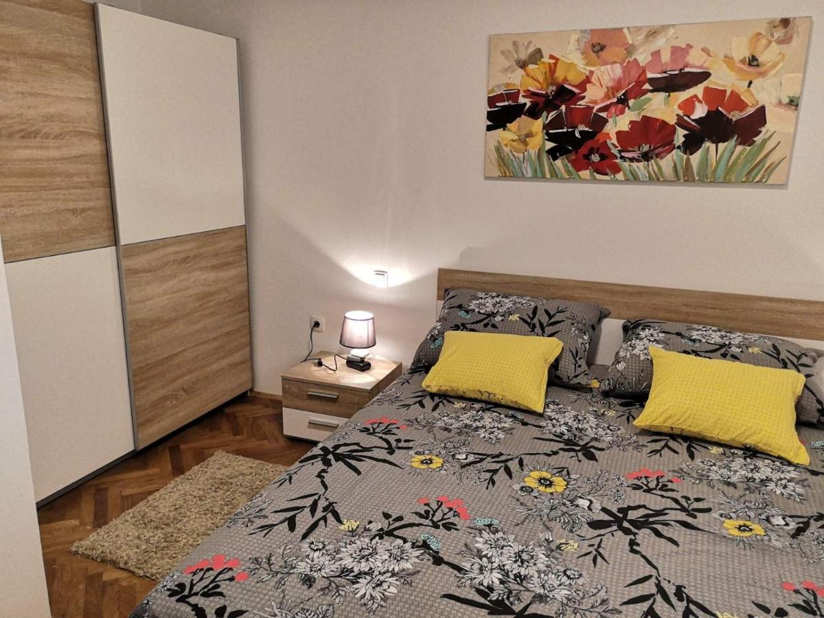 Eugenia Apartment Pula Bagian luar foto