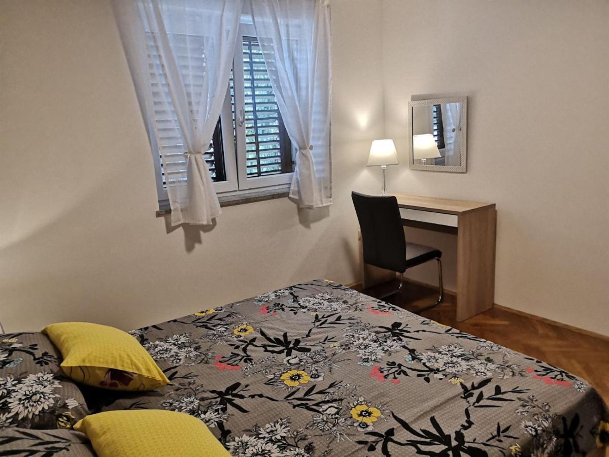 Eugenia Apartment Pula Bagian luar foto